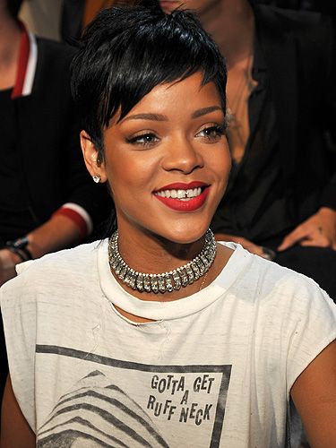 Rihanna Grill: Complete Details on the Look