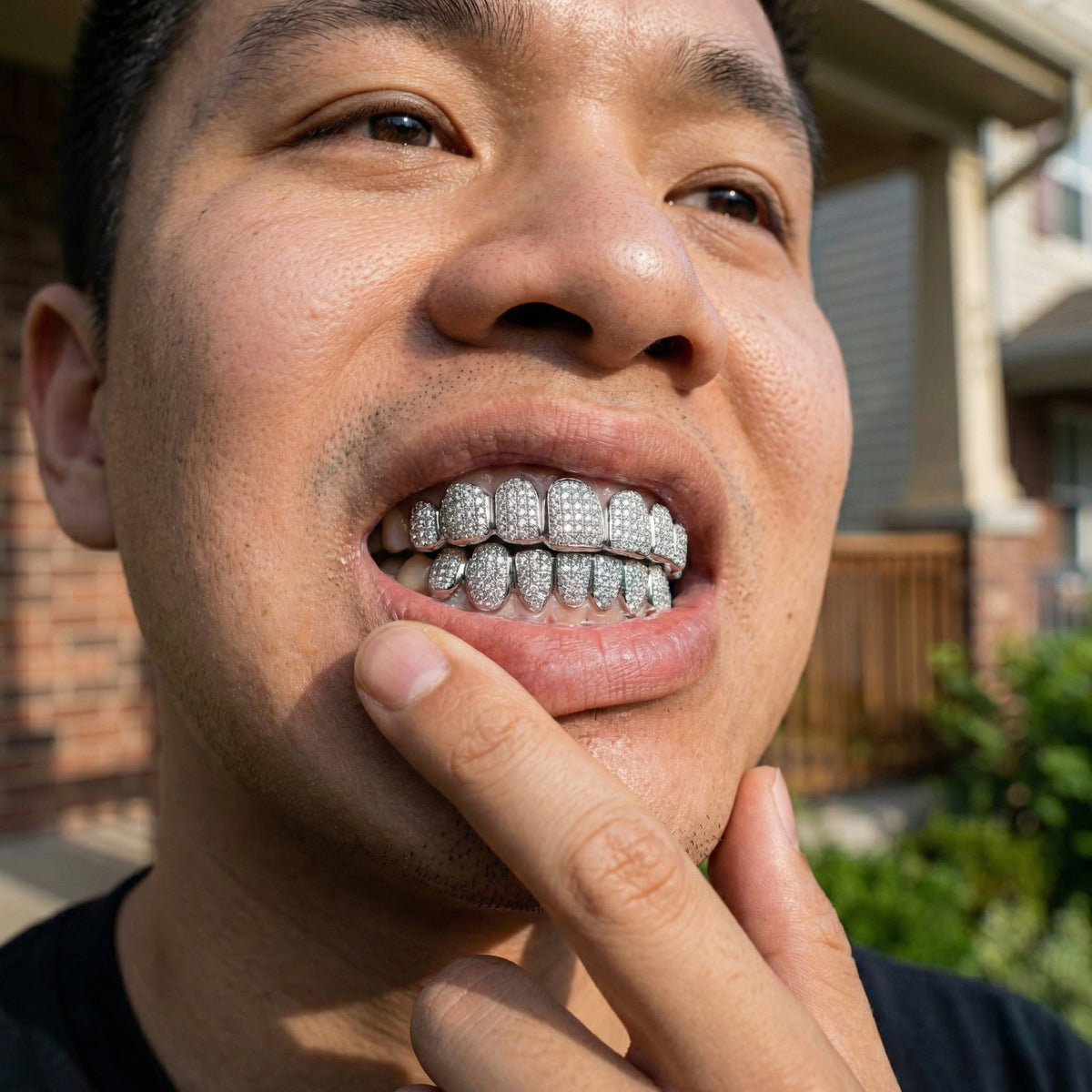 Iced VVS Moissanite Grillz (Straight Setting)