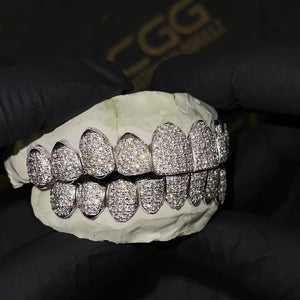 Iced VVS Moissanite Grillz (Straight Setting)
